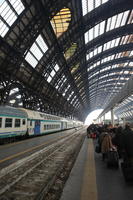 archway, crowd, day, diffuse, diffused light, eye level view, Italia , Lombardia, Milano, natural light, passengers, people, platform, railway, station, train, winter