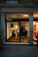 artificial lighting, eye level view, Italia , retail, shop, Veneto, Venice