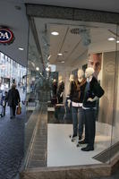 afternoon, artificial lighting, Braunschweig, day, Deutschland, eye level view, mannequin, natural light, Niedersachsen, object, retail, shop, summer